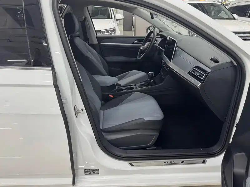 2023 Volkswagen Lavida 1.5L Automatic Five Million Edition — миниатюра 10