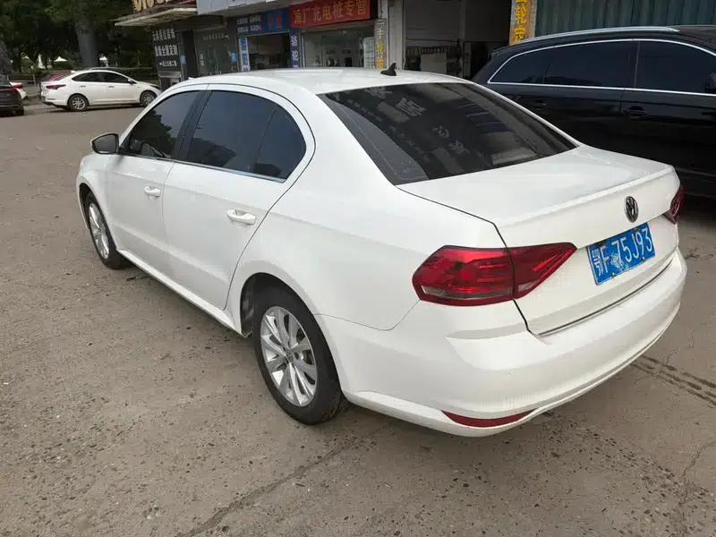 2015 Volkswagen Lavida 1.6L Automatic Comfort Edition — миниатюра 3