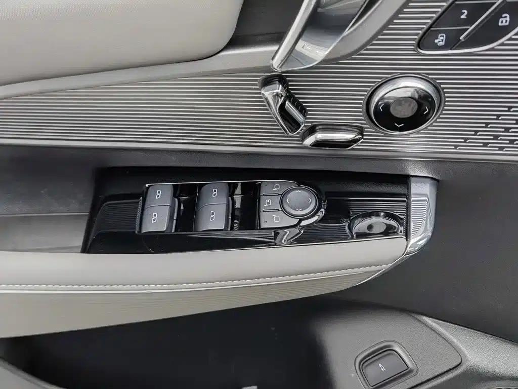 Buick E5 2023 Premium Standard Range Edition — миниатюра 9