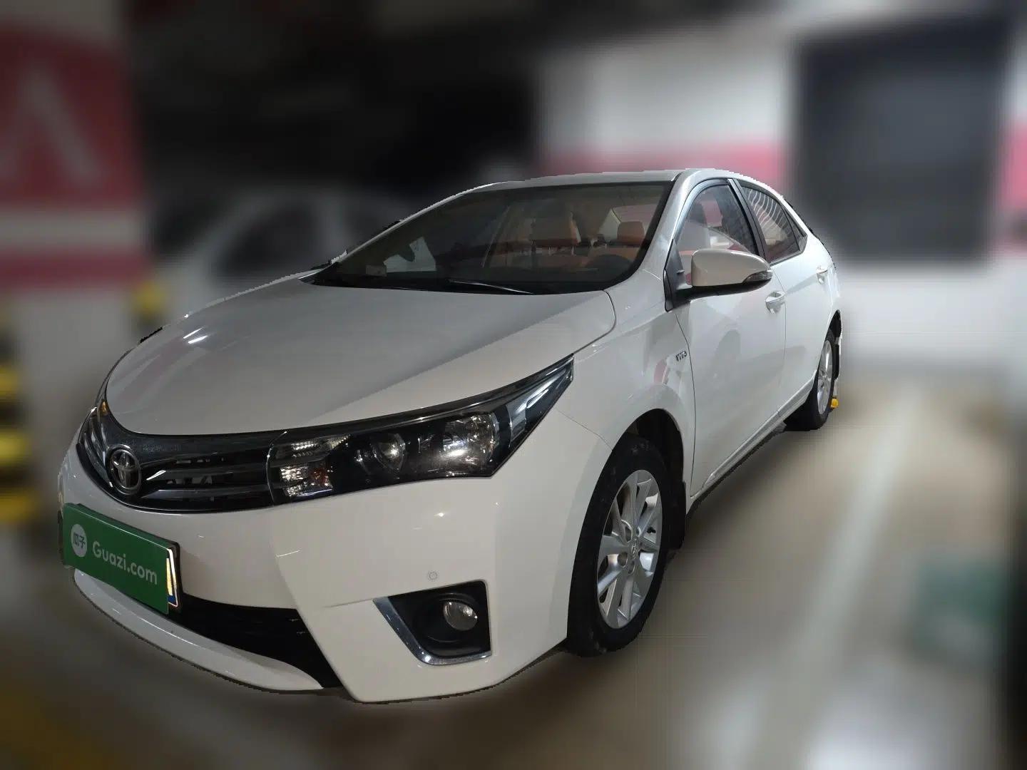 Toyota Corolla 2014 1.6L Manual GL-i Leather Edition — миниатюра 1