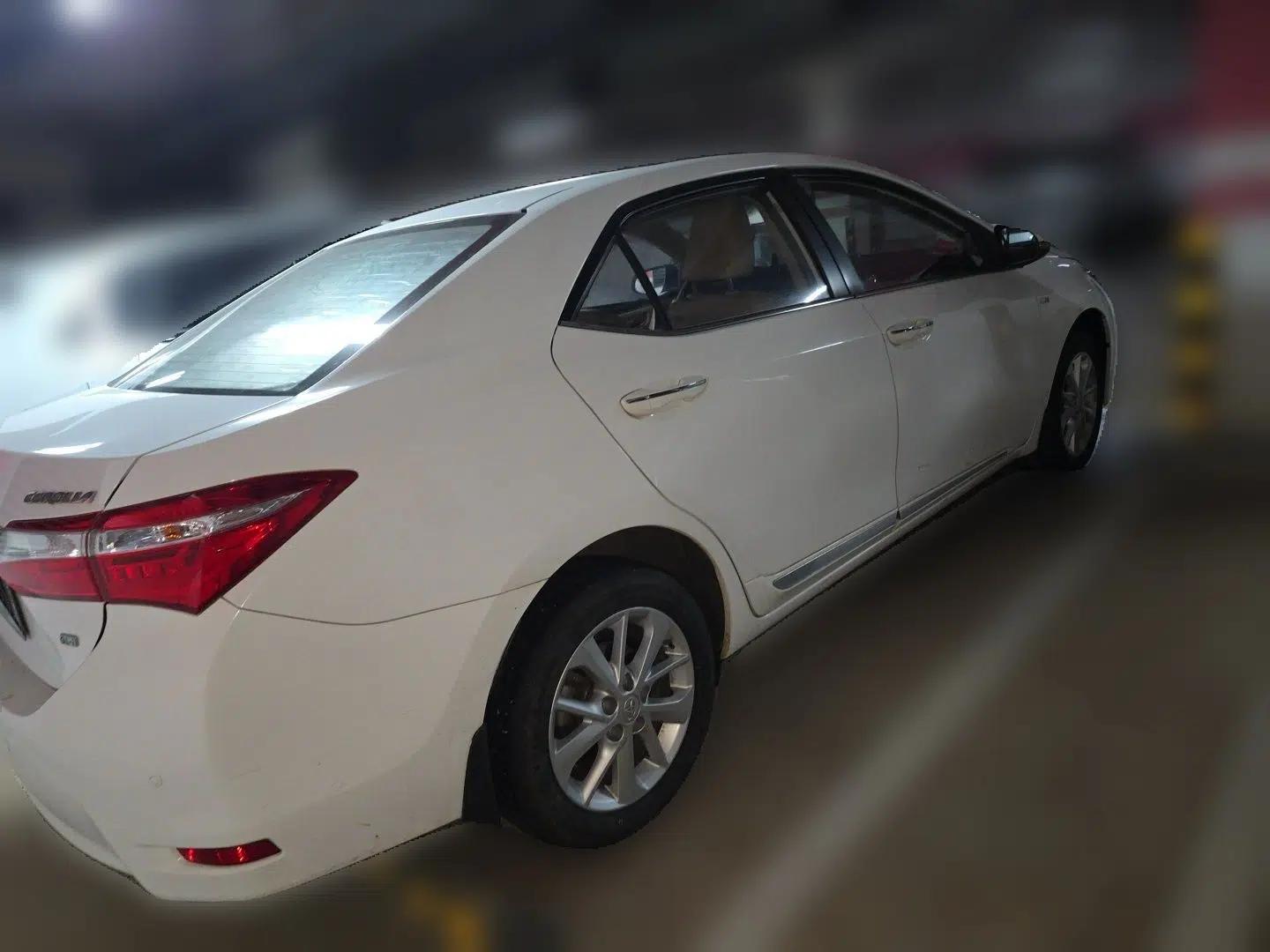 Toyota Corolla 2014 1.6L Manual GL-i Leather Edition — миниатюра 6