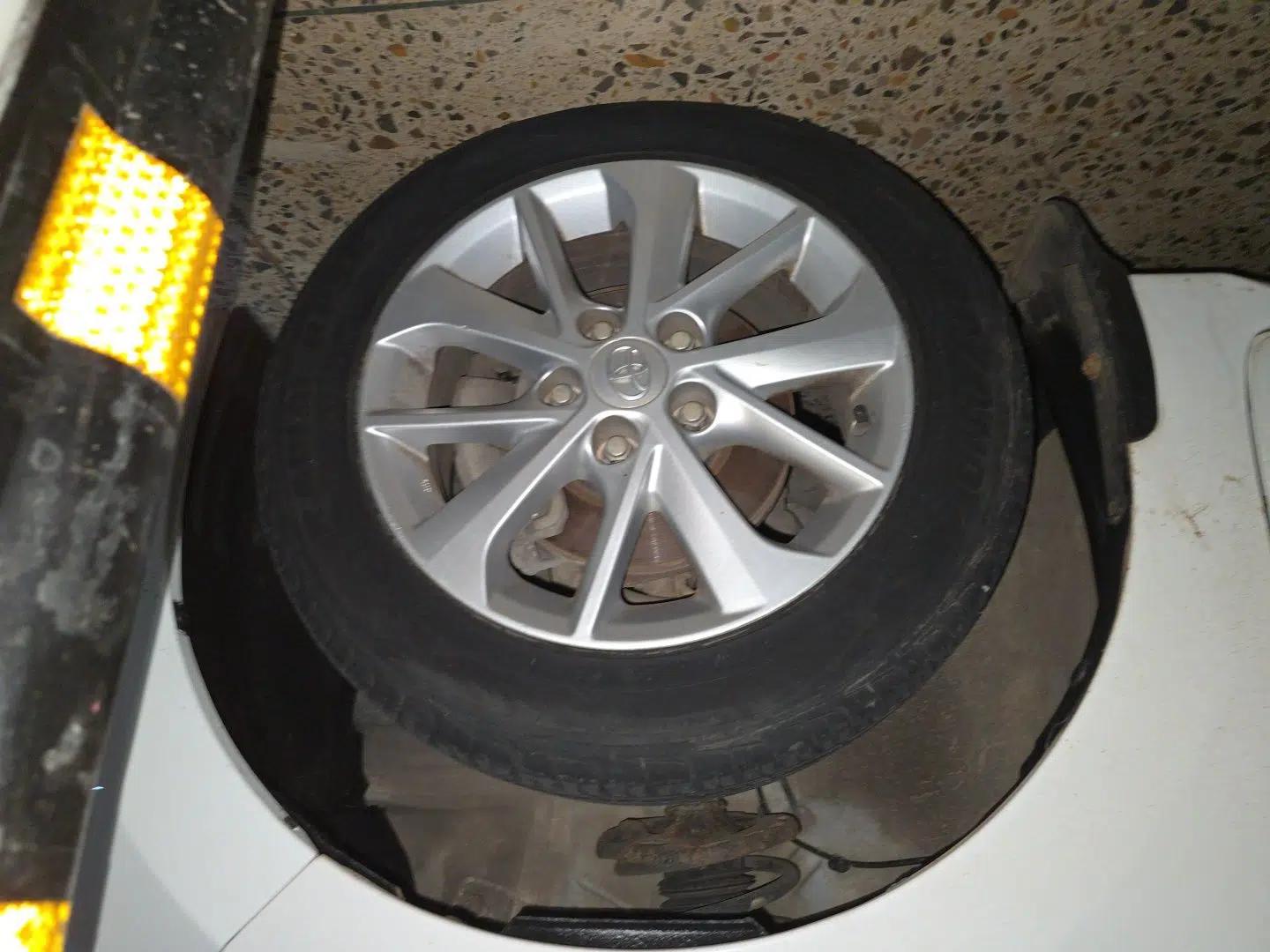 Toyota Corolla 2014 1.6L Manual GL-i Leather Edition — миниатюра 8