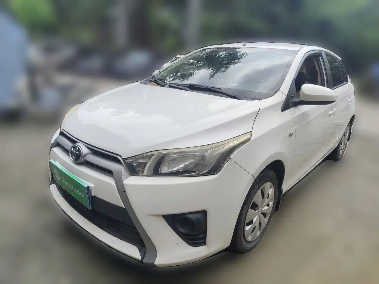 Toyota YARiS L Zhi Xuan 2015 1.5E Automatic Charm Edition — миниатюра 1