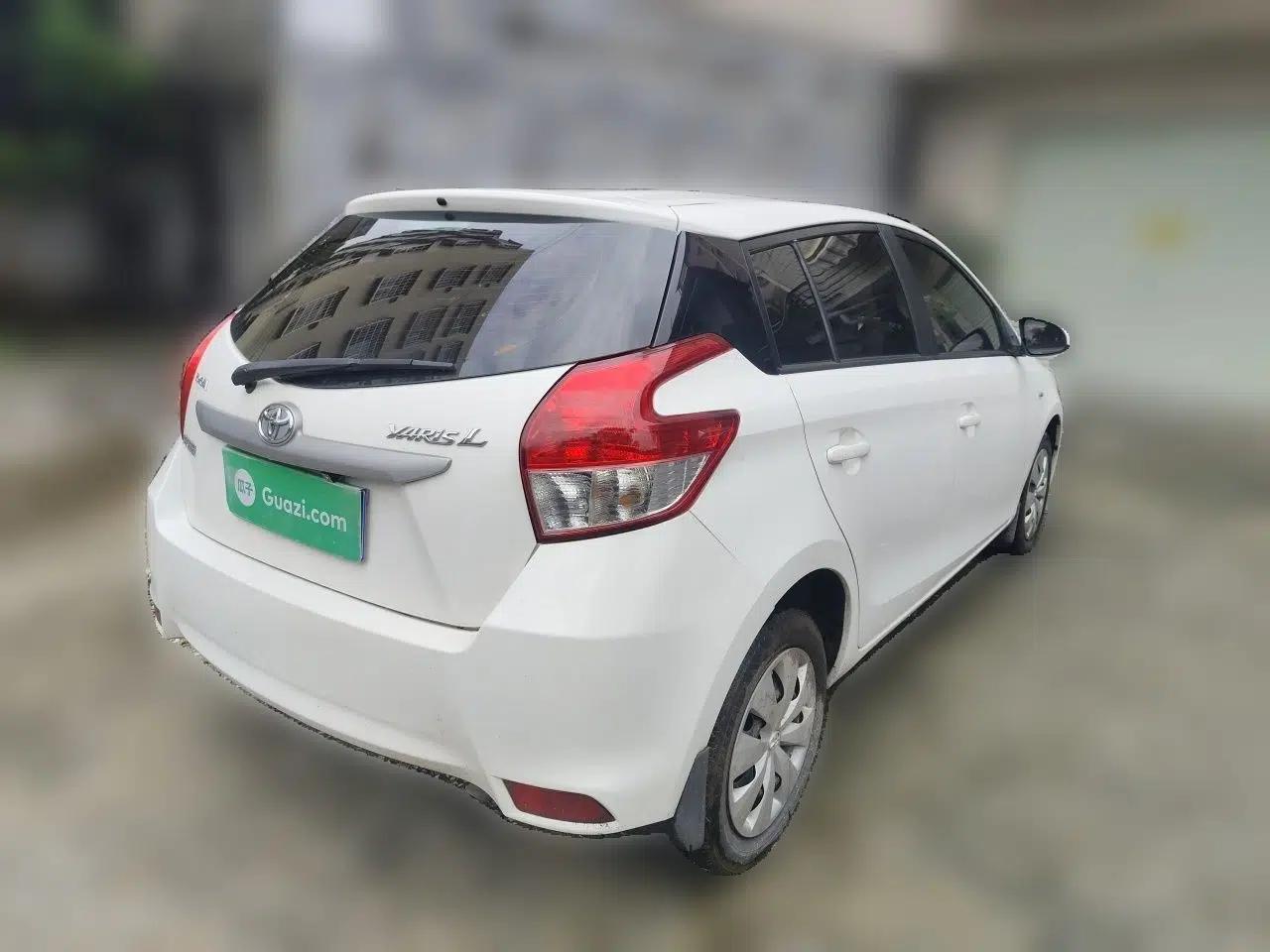 Toyota YARiS L Zhi Xuan 2015 1.5E Automatic Charm Edition — миниатюра 6