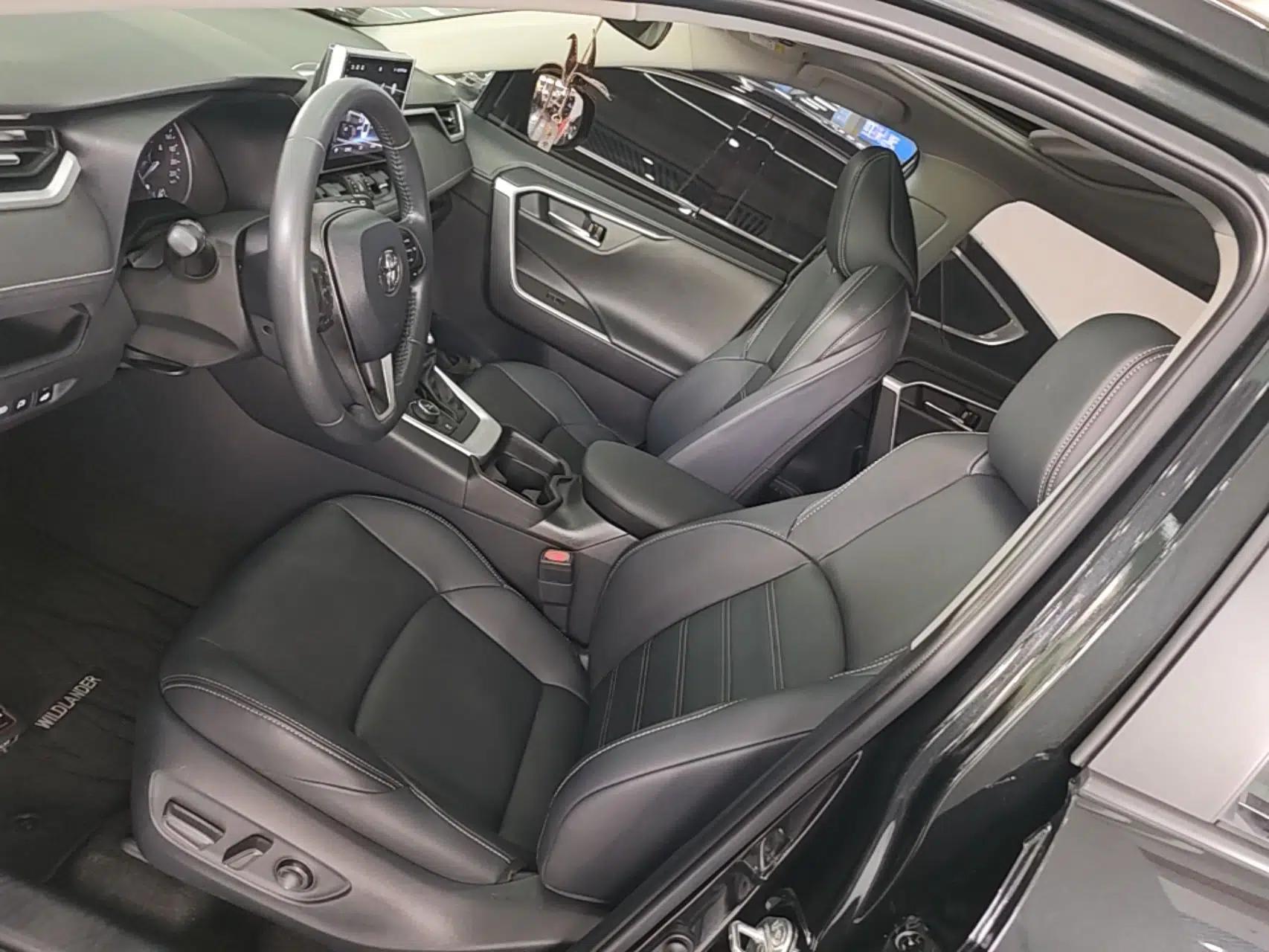 Toyota Wildlander 2022 Dual-Engine 2.5L E-CVT Four-Wheel Drive Luxury Edition — миниатюра 17