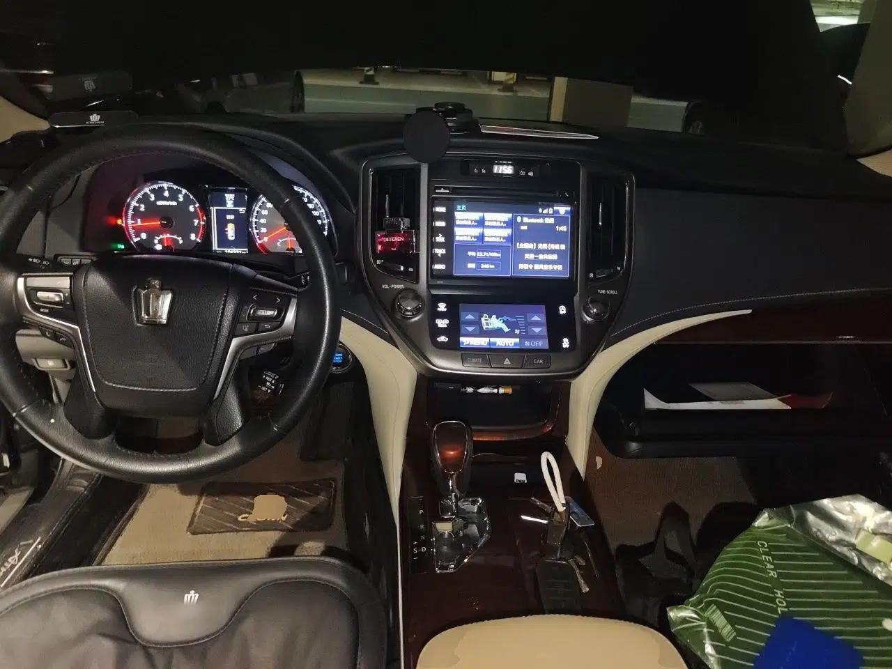 Toyota Crown 2015 2.0T Fashion Edition — миниатюра 9