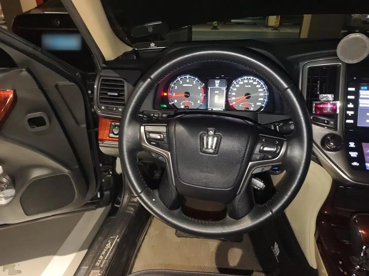 Toyota Crown 2015 2.0T Fashion Edition — миниатюра 10