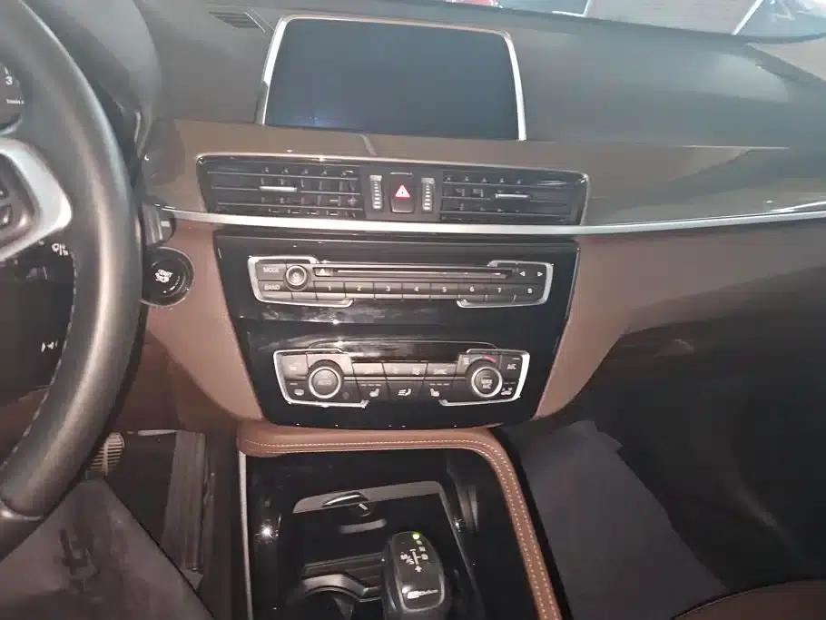 BMW X1 PHEV 2018 xDrive25Le Luxury — миниатюра 13