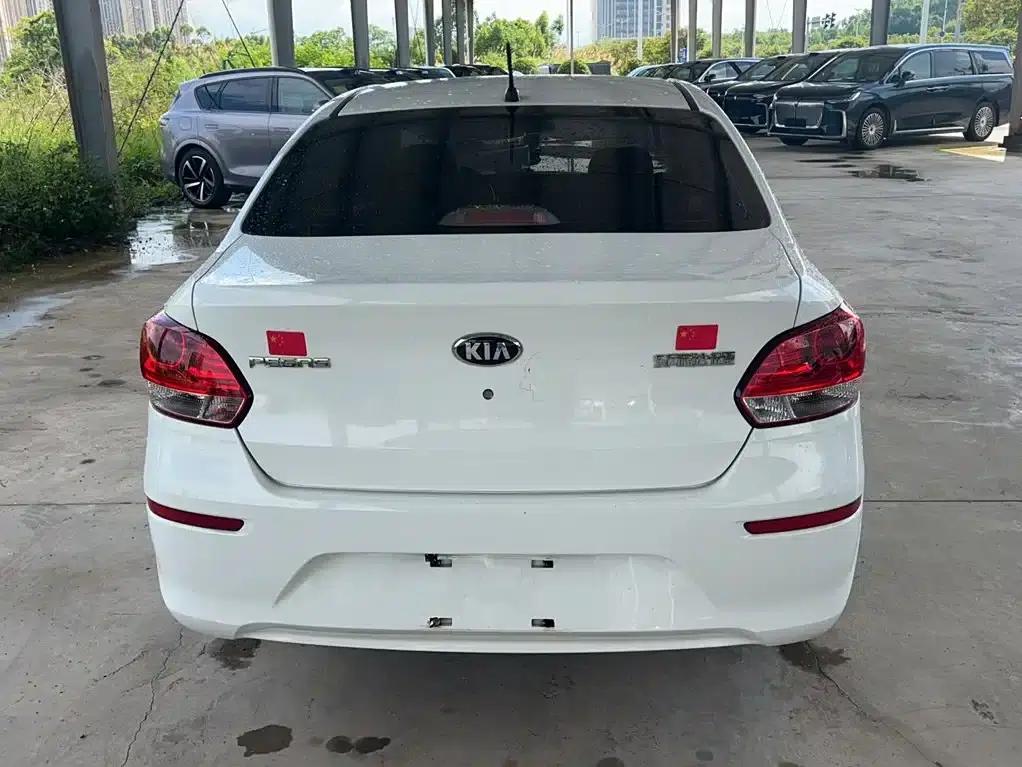 Kia K2 2017 1.4L Manual Smart Fashion Edition — миниатюра 6
