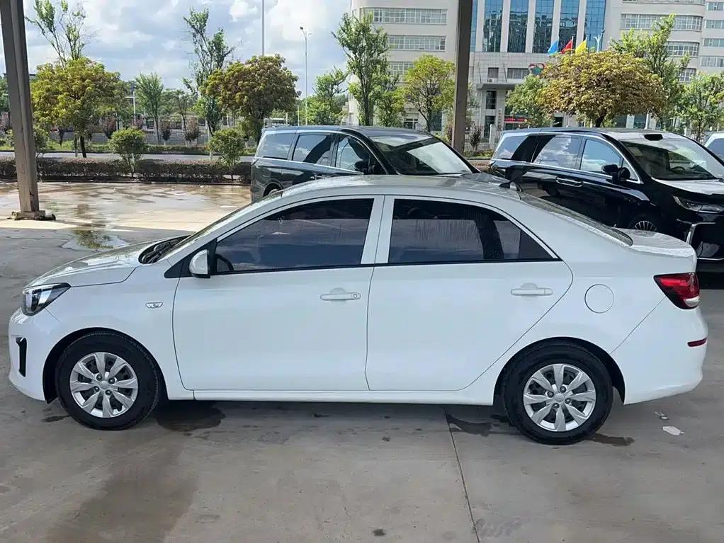 Kia K2 2017 1.4L Manual Smart Fashion Edition — миниатюра 7