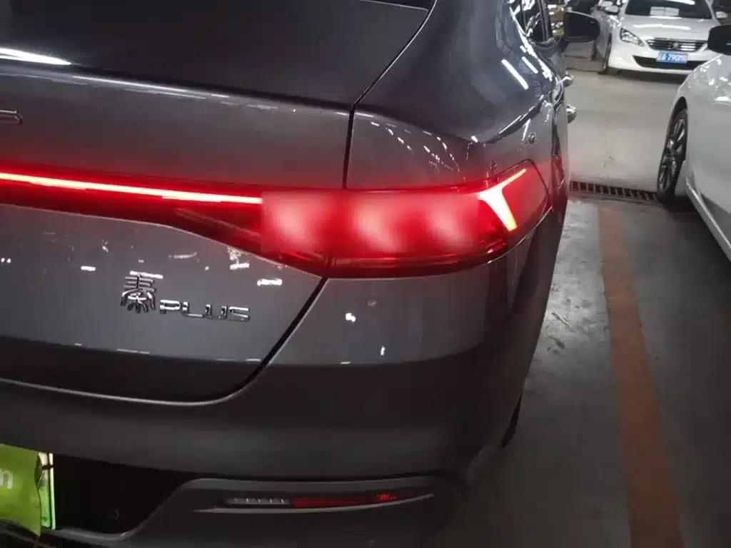Qin PLUS 2023 Champion Edition DM-i 55KM Leading Model — миниатюра 8