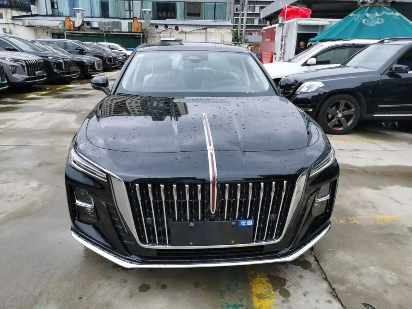 Hongqi H5 2025 2.0T Automatic Flag Edition – 500 000 Units Commemorative Version — миниатюра 2