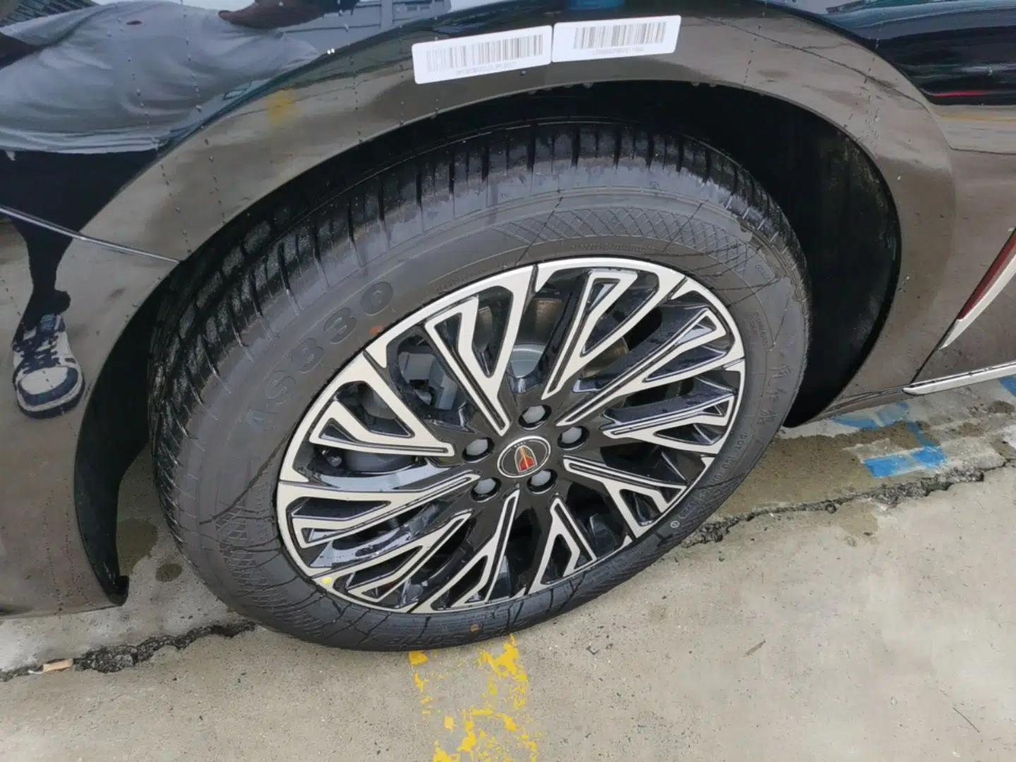 Hongqi H5 2025 2.0T Automatic Flag Edition – 500 000 Units Commemorative Version — миниатюра 10
