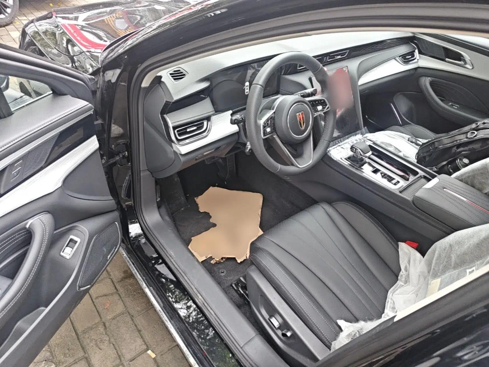 Hongqi H5 2025 2.0T Automatic Flag Edition – 500 000 Units Commemorative Version — миниатюра 18