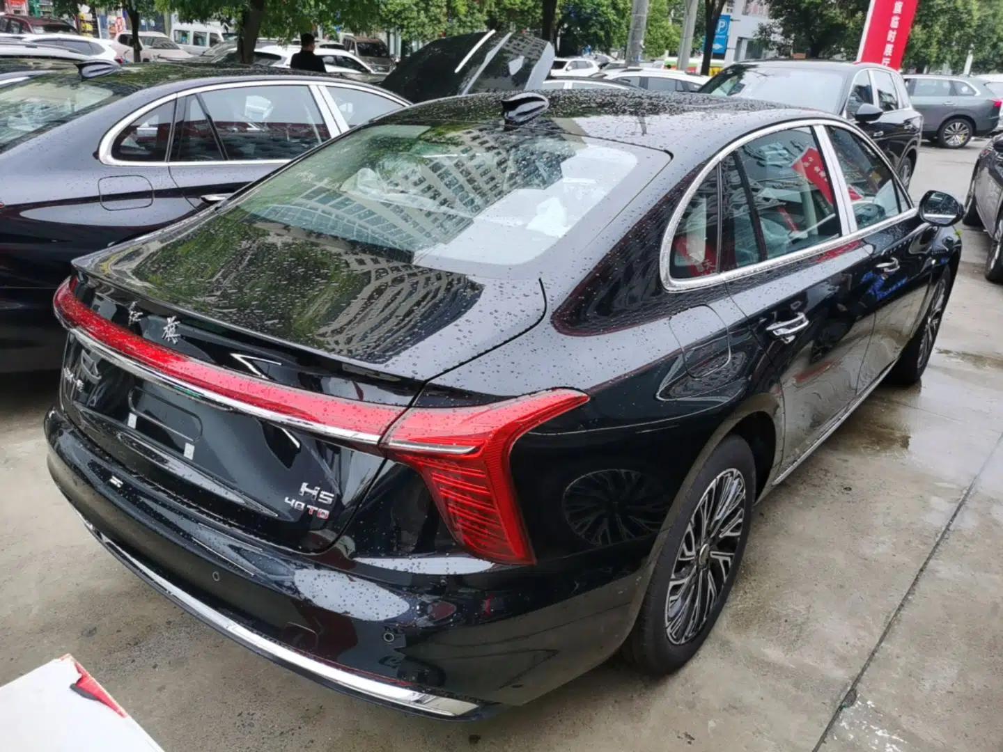Hongqi H5 2025 2.0T Automatic Flag Edition – 500 000 Units Commemorative Version — миниатюра 6