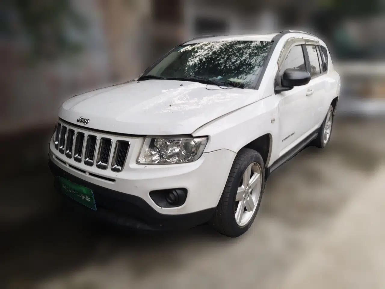 Jeep Compass 2012 2.0L two-wheel drive luxury version — миниатюра 1
