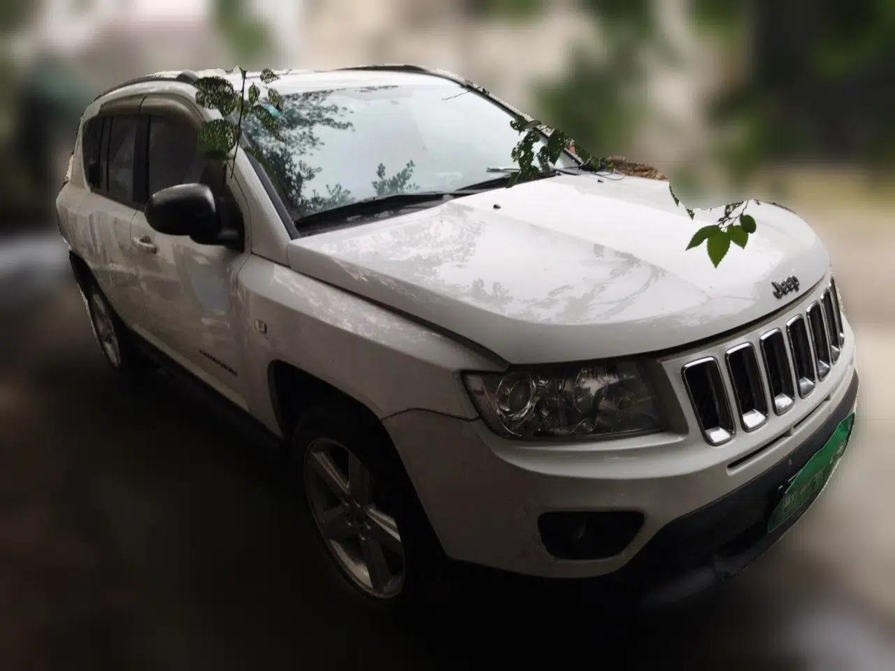 Jeep Compass 2012 2.0L two-wheel drive luxury version — миниатюра 3