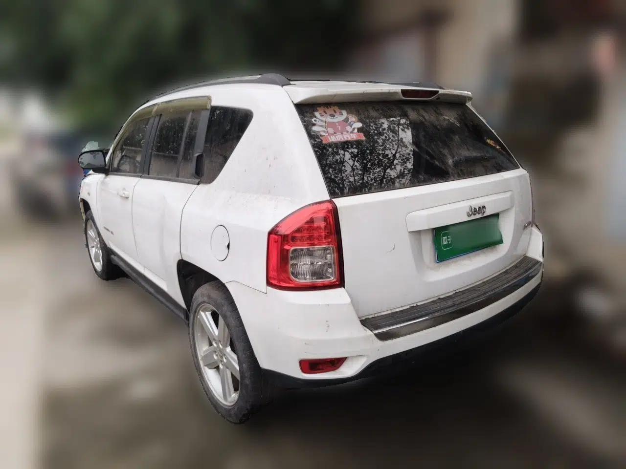 Jeep Compass 2012 2.0L two-wheel drive luxury version — миниатюра 4