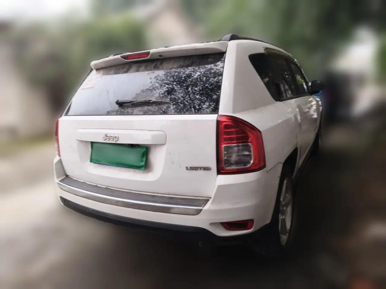 Jeep Compass 2012 2.0L two-wheel drive luxury version — миниатюра 6