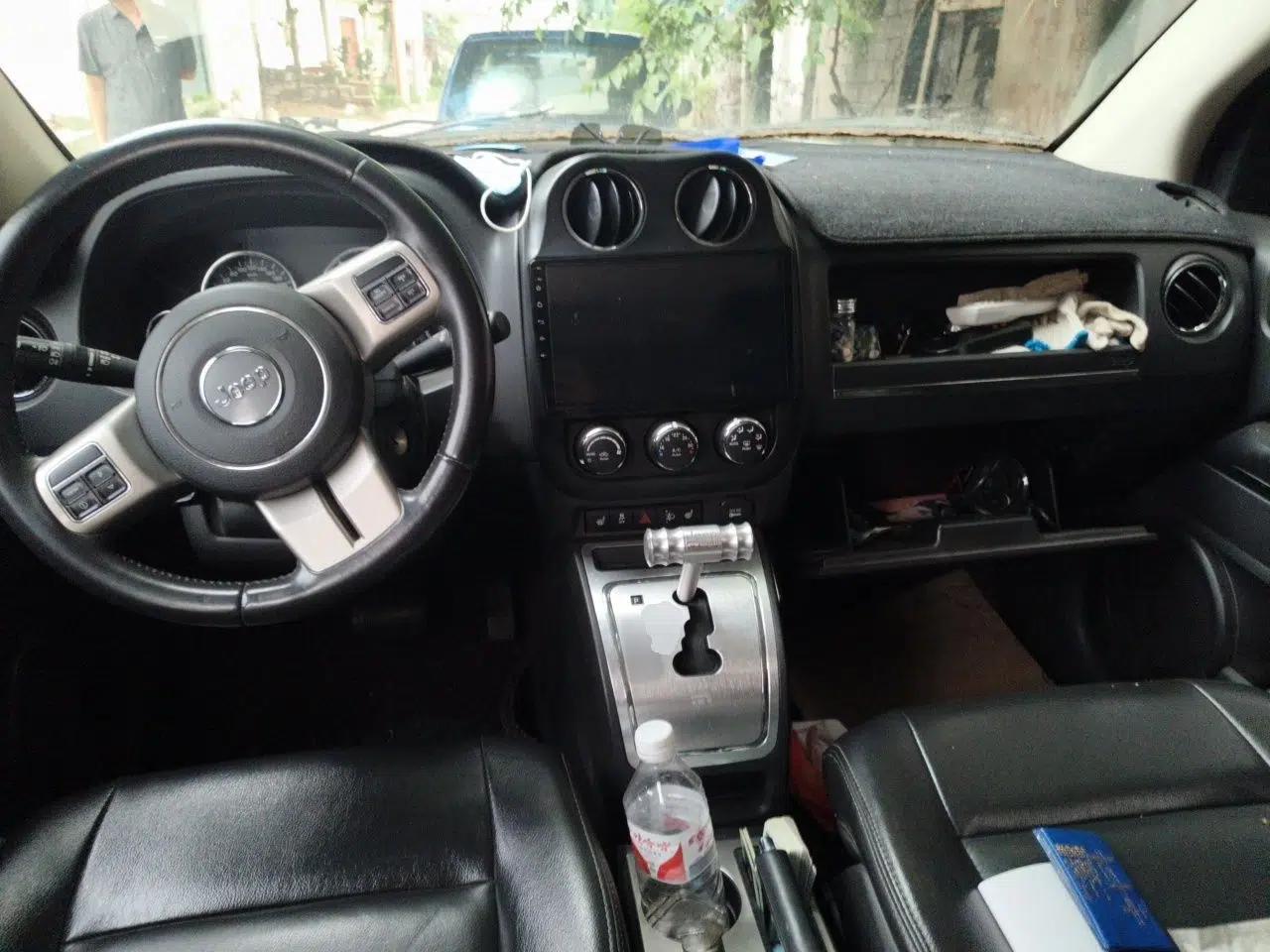 Jeep Compass 2012 2.0L two-wheel drive luxury version — миниатюра 9