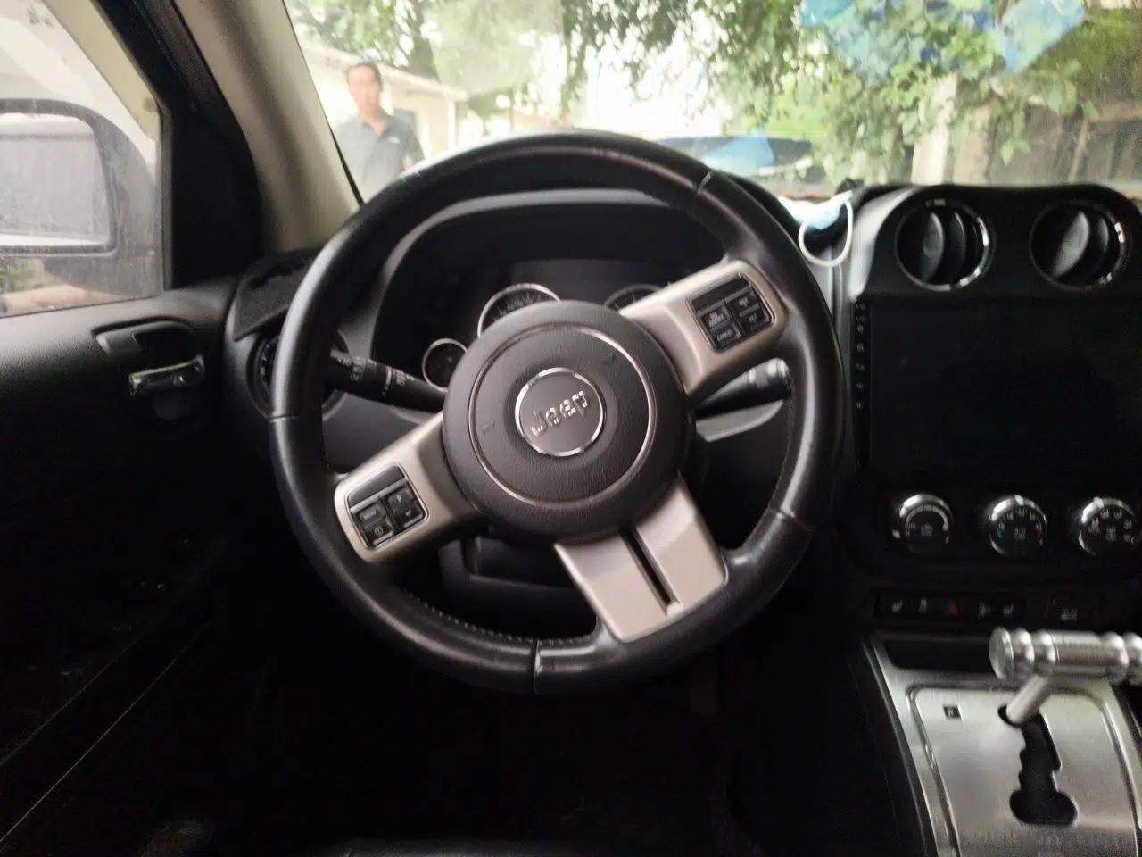 Jeep Compass 2012 2.0L two-wheel drive luxury version — миниатюра 10