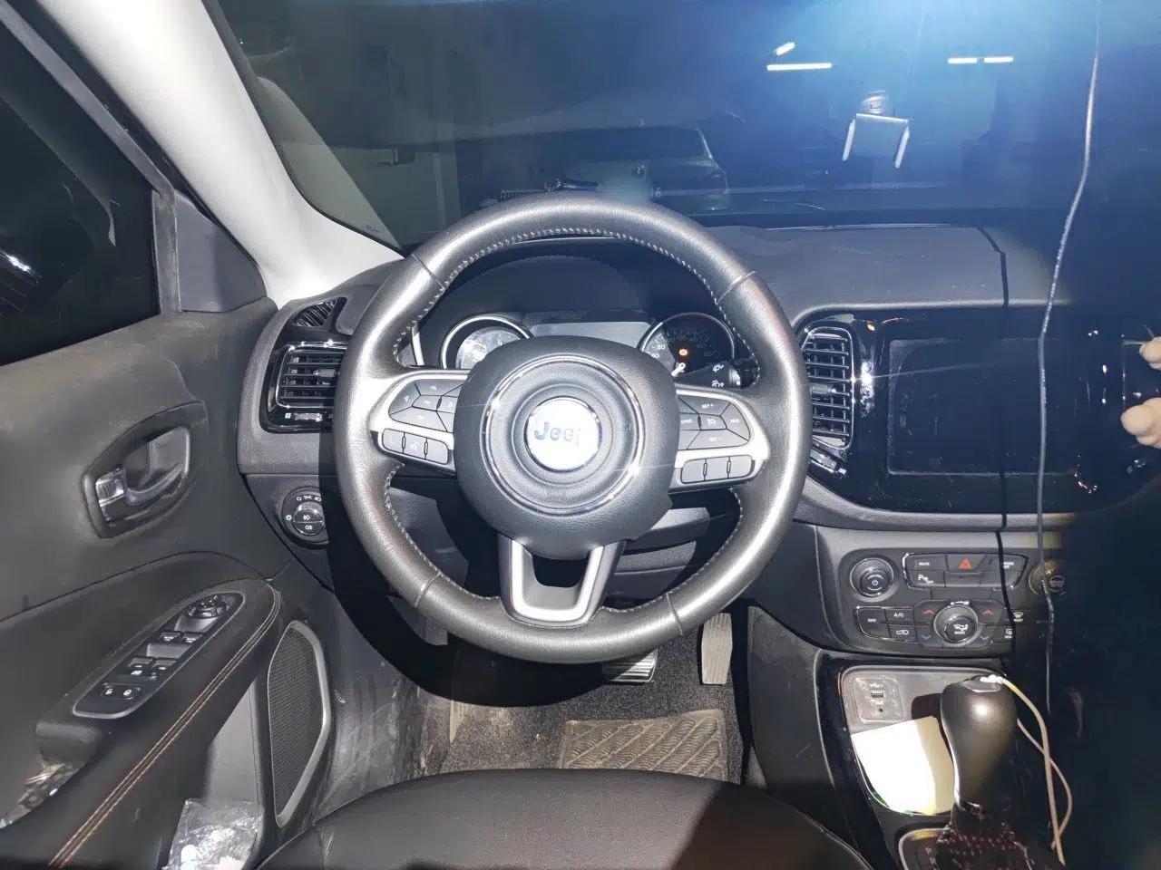 Jeep Compass 2020 220T Automatic Elite Edition — миниатюра 10