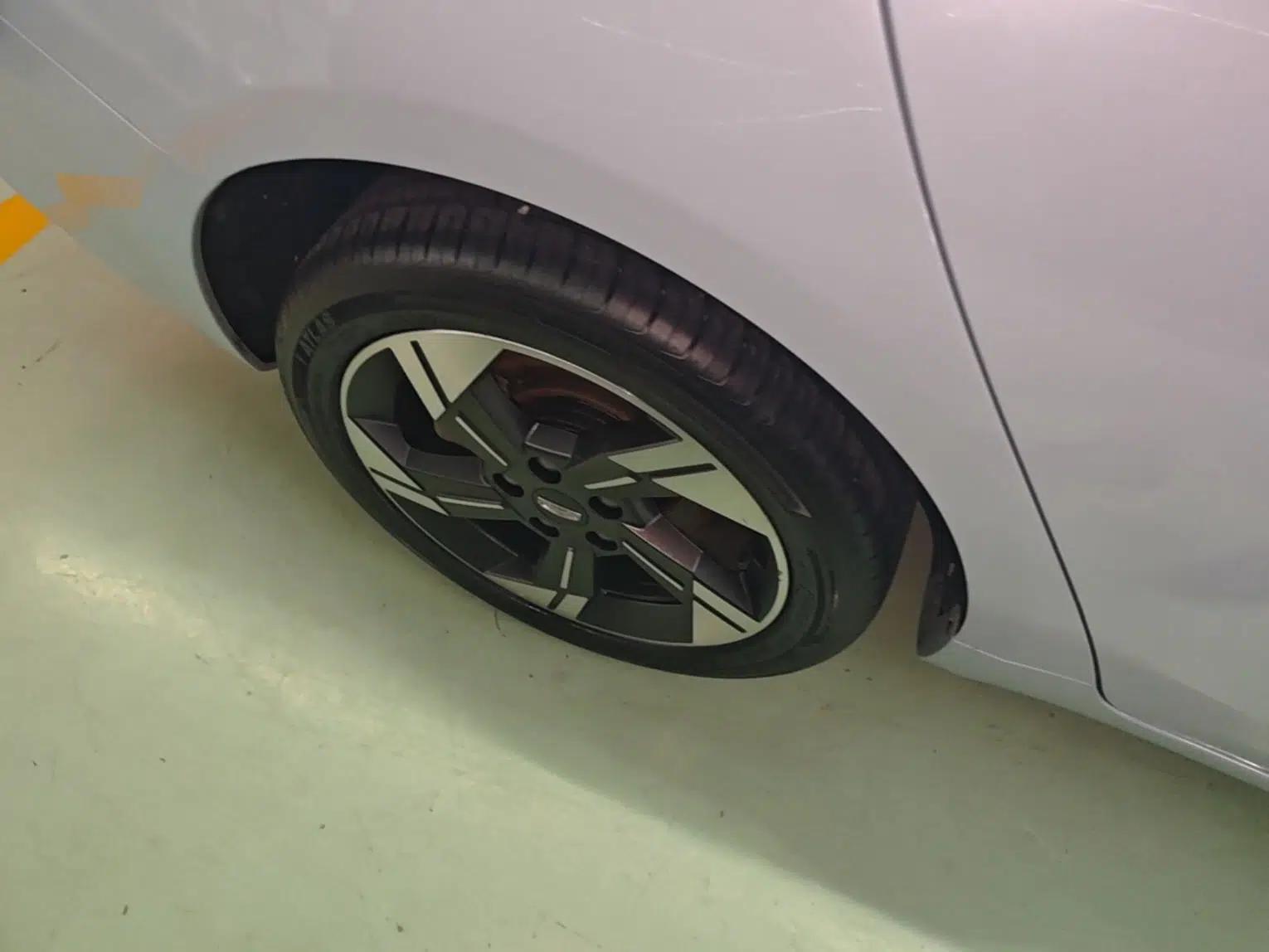 Geely Auto Emgrand L HiP 2024 Champion Edition 1.5TD-DHT Pro 100KM Excellence Model — миниатюра 11