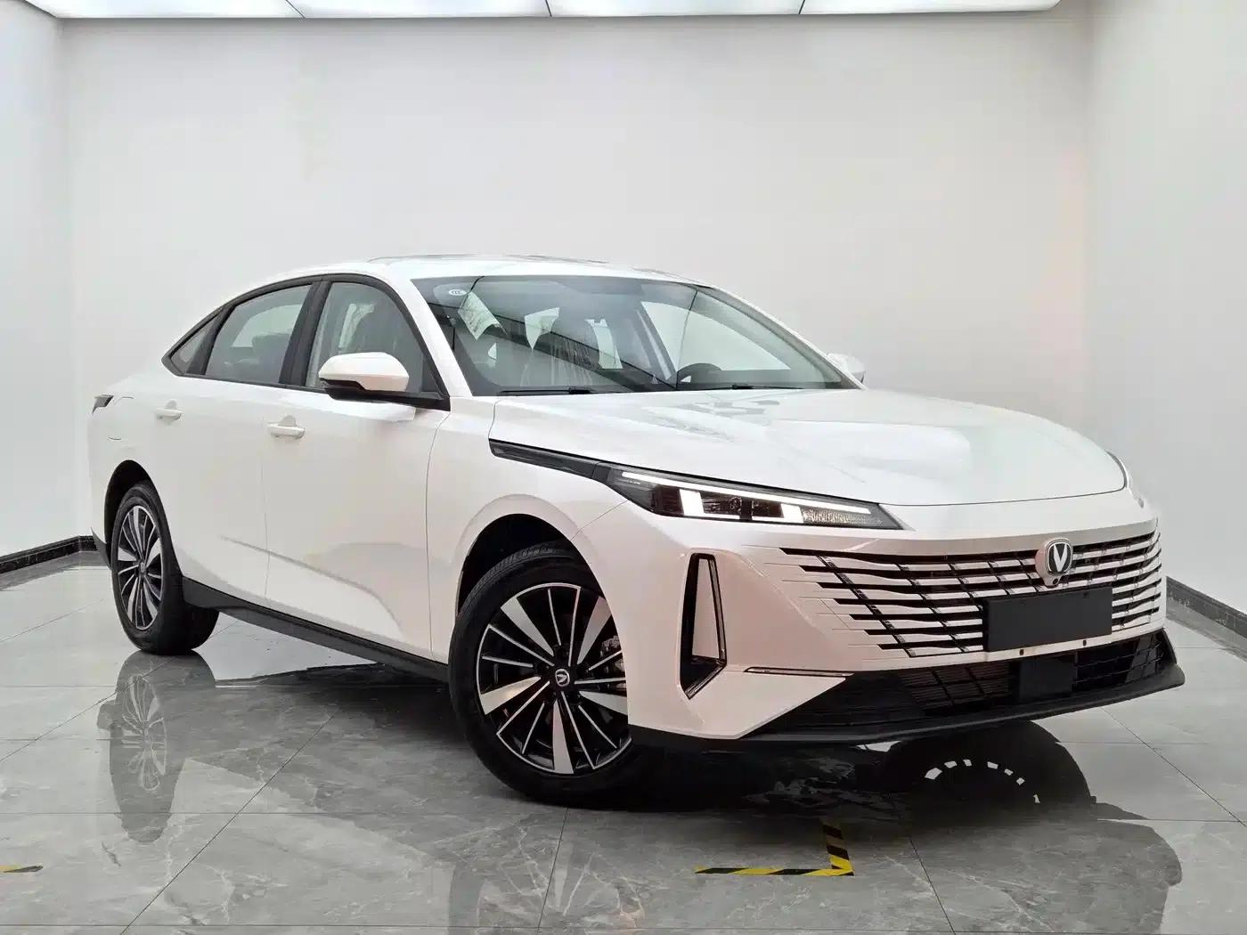 Changan Eado PHEV 2025 Smart Blue Whale 145KM High-Performance Edition — миниатюра 3