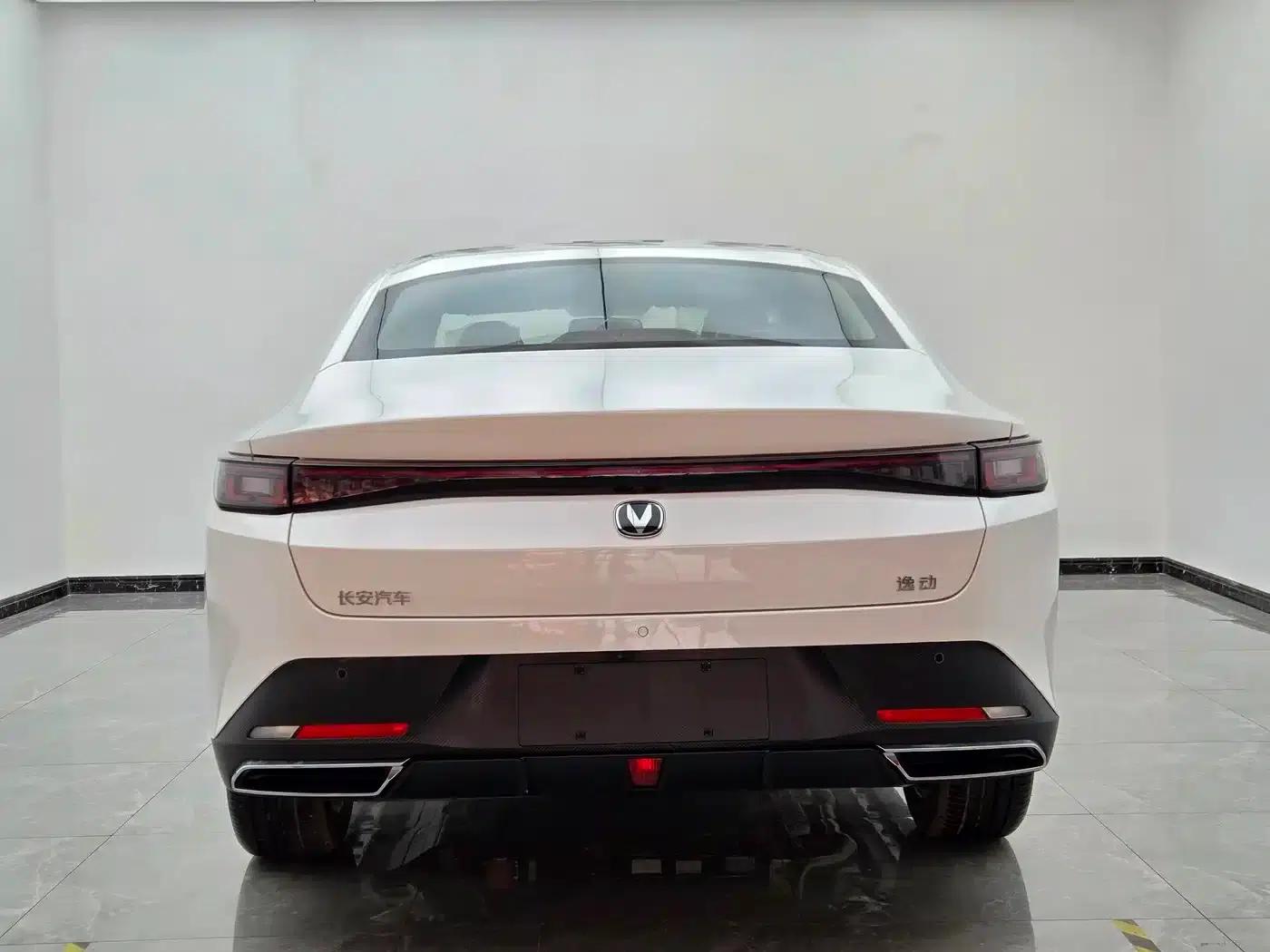 Changan Eado PHEV 2025 Smart Blue Whale 145KM High-Performance Edition — миниатюра 5