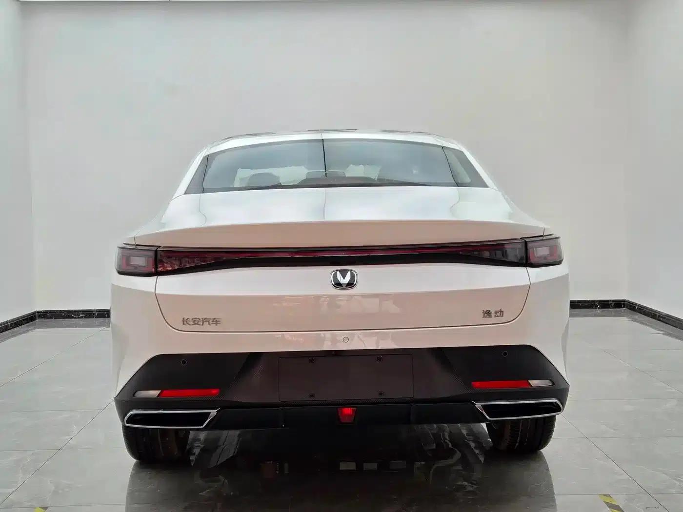 Changan Eado PHEV 2025 Smart Blue Whale 145KM Battleship Edition — миниатюра 4