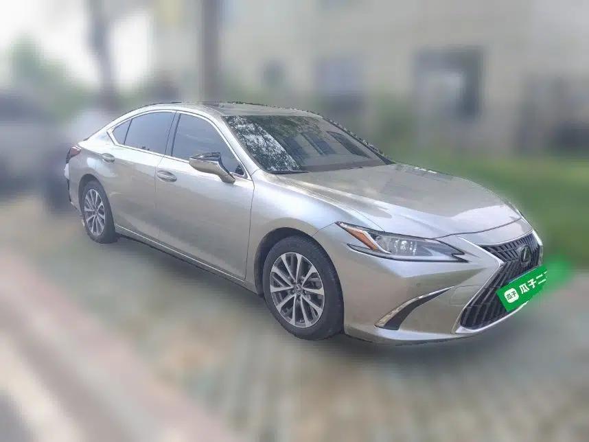 Lexus ES 2025 300h Deluxe Edition — миниатюра 3