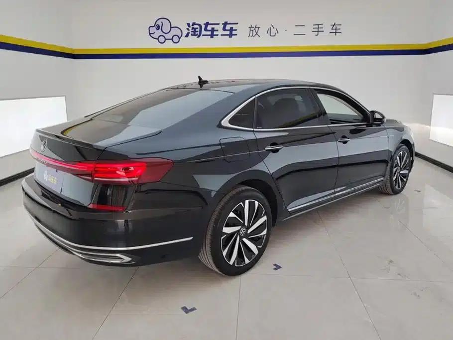 2022 Passat 330TSI Luxury Edition — миниатюра 3