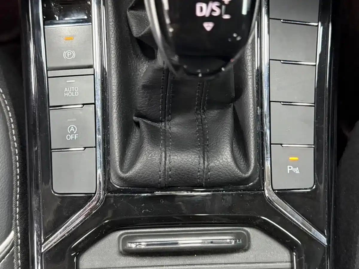 2023 Passat Facelift 280TSI Starry Sky Elite Edition — миниатюра 10
