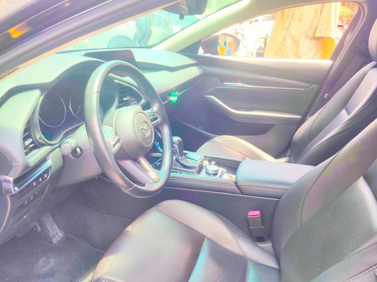 Mazda 3 Axela 2020 2.0L Automatic Luxury Version — миниатюра 15