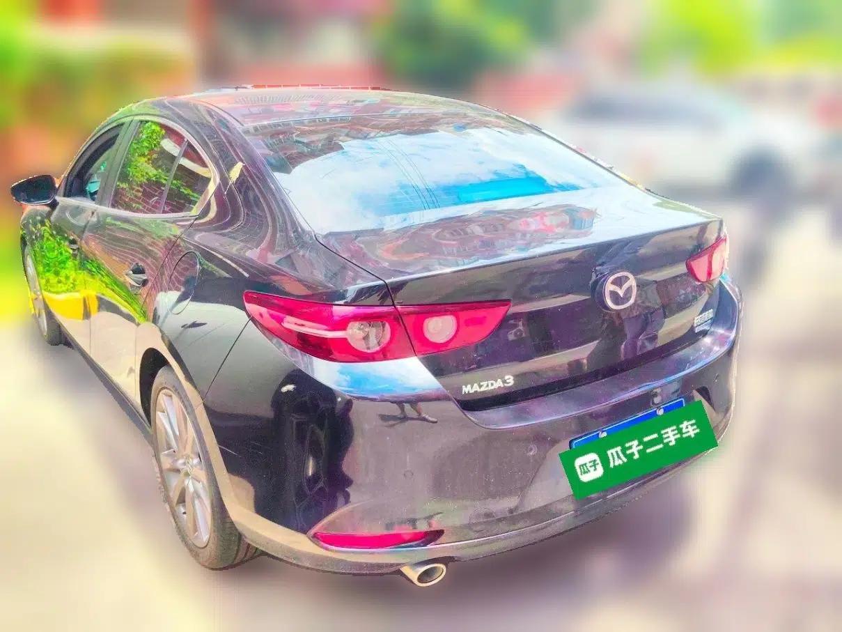 Mazda 3 Axela 2020 2.0L Automatic Luxury Version — миниатюра 4