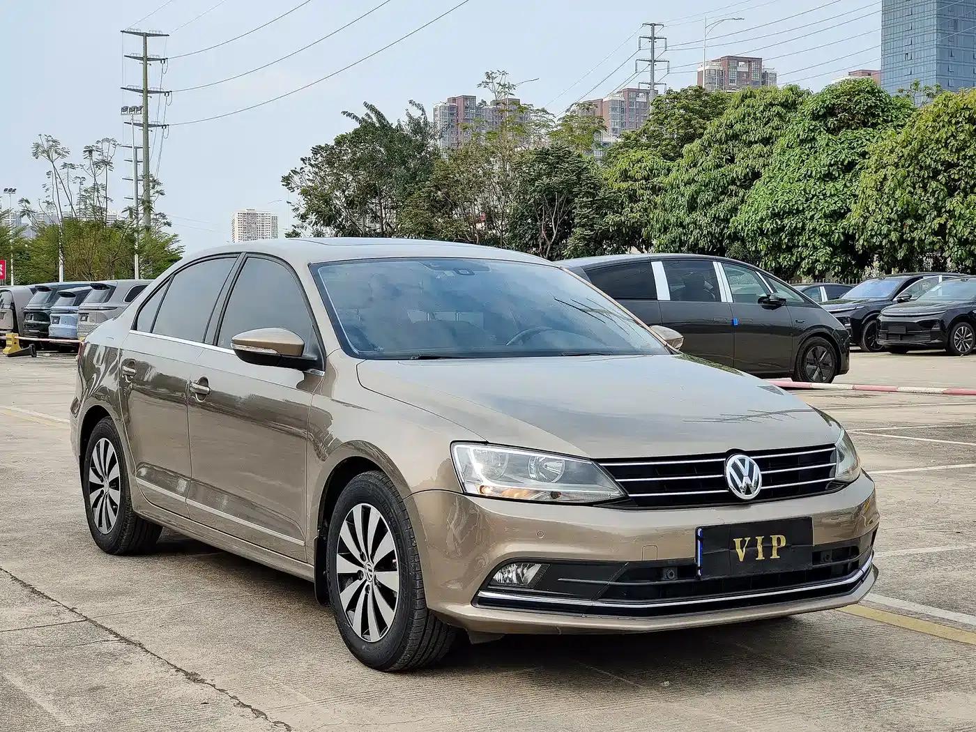 2015 Volkswagen Sagitar 230TSI Automatic Luxury — миниатюра 3