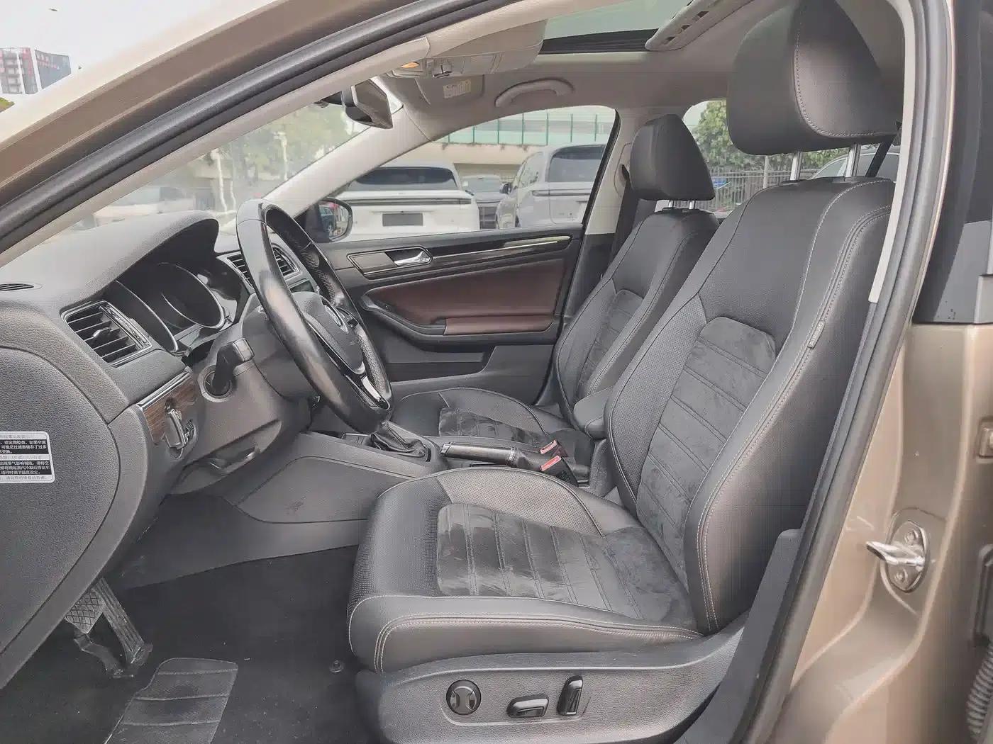 2015 Volkswagen Sagitar 230TSI Automatic Luxury — миниатюра 8