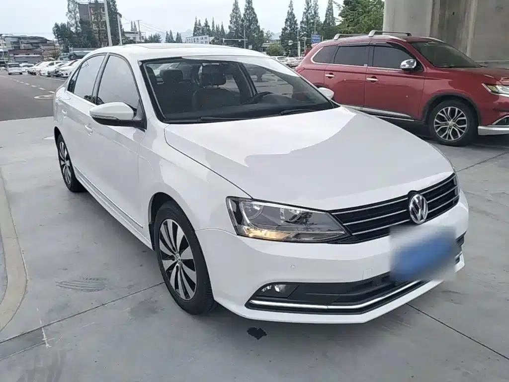 2015 Volkswagen Sagitar 230TSI Automatic Luxury — миниатюра 4