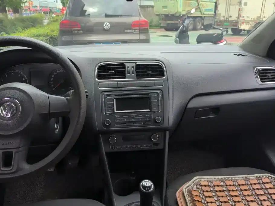 2013 Polo 1.6L Manual Comfort Edition — миниатюра 13