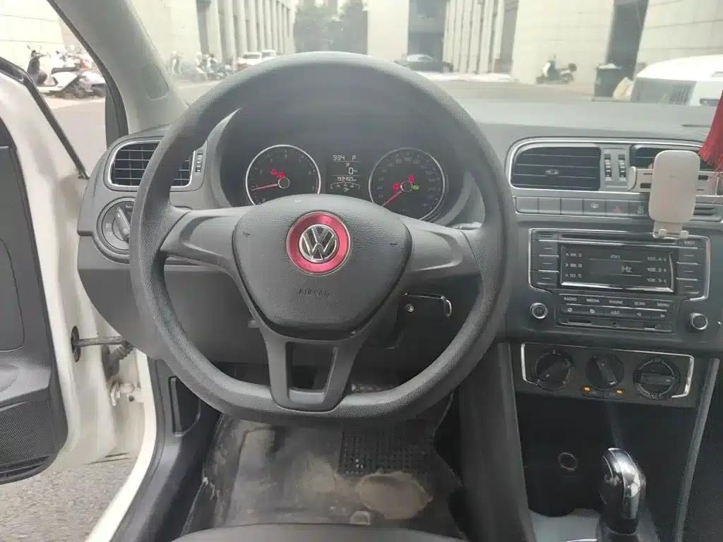 2014 Polo 1.6L Automatic Comfort Edition — миниатюра 3