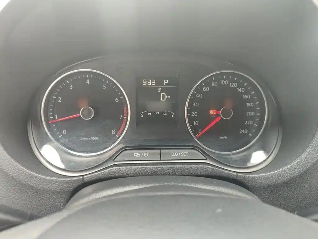 2014 Polo 1.6L Automatic Comfort Edition — миниатюра 4