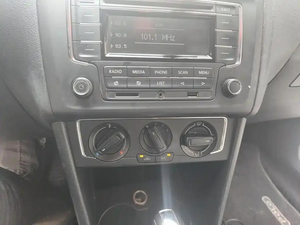 2014 Polo 1.6L Automatic Comfort Edition — миниатюра 6
