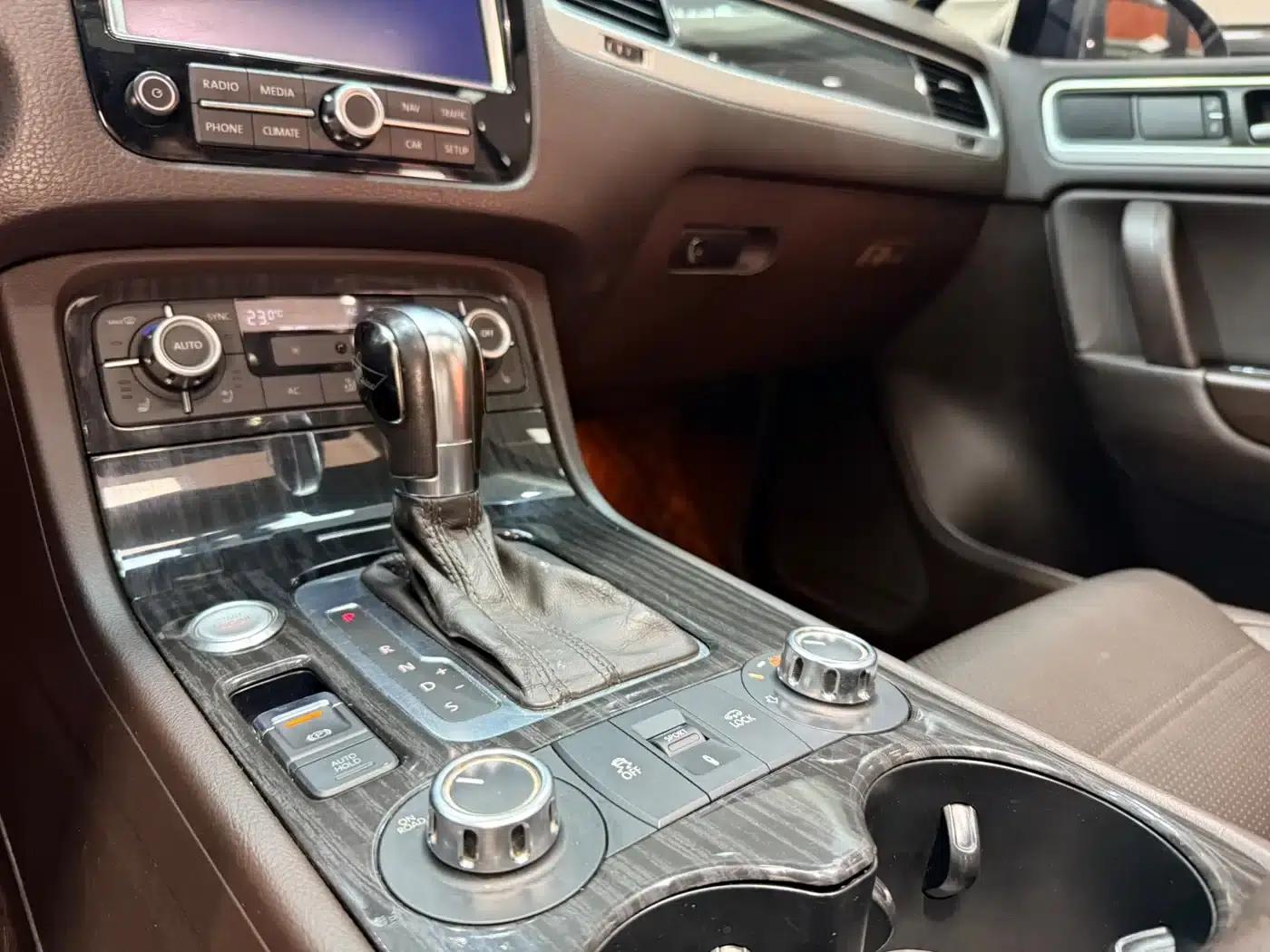 Touareg 2011 3.0TDI Diesel Comfort Model — миниатюра 12