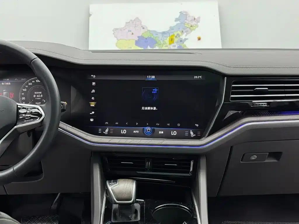2023 Volkswagen Touareg 3.0TSI R-Line Classic Sport Package — миниатюра 12