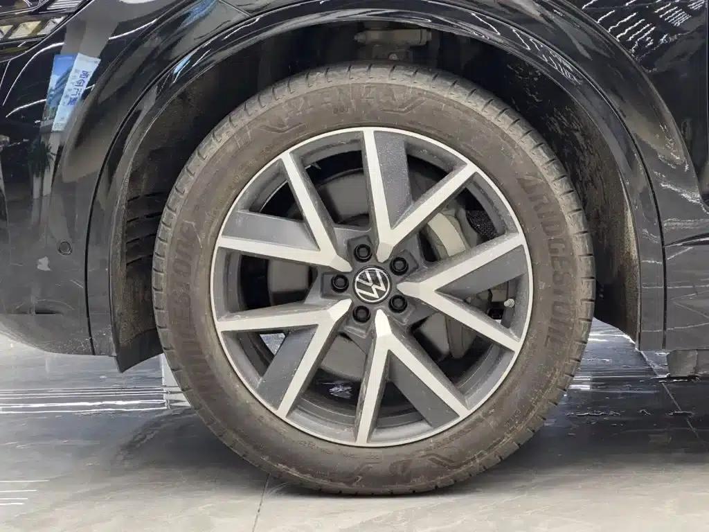 2023 Volkswagen Touareg 3.0TSI R-Line Classic Sport Package — миниатюра 4