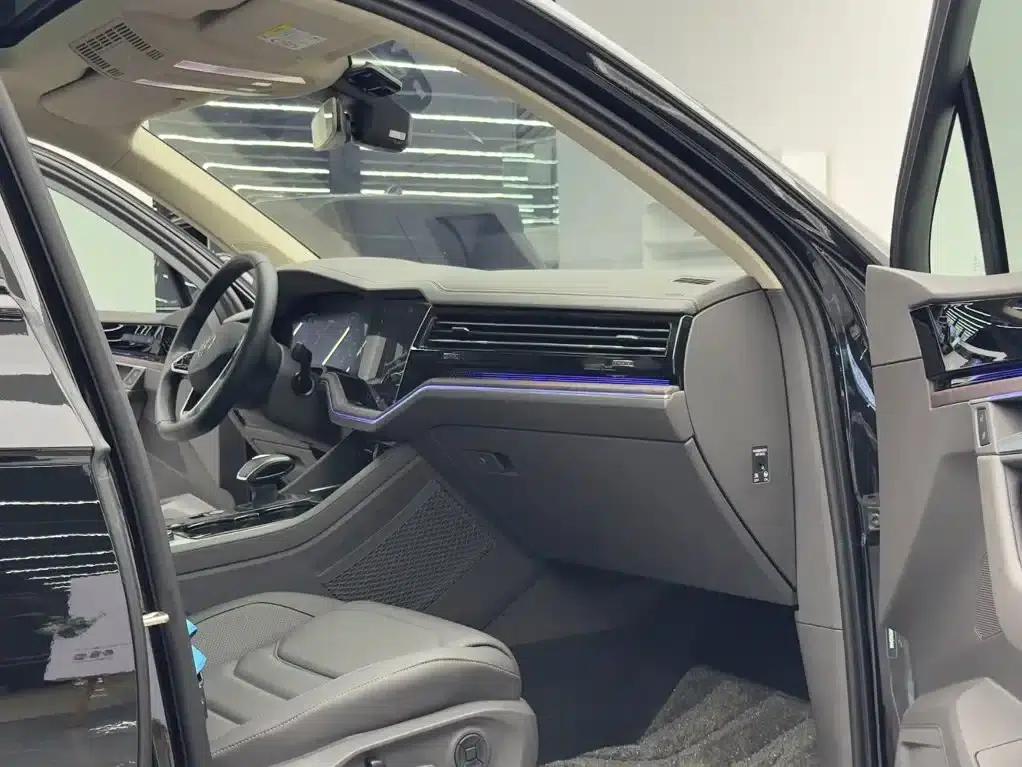 2023 Volkswagen Touareg 3.0TSI R-Line Classic Sport Package — миниатюра 10
