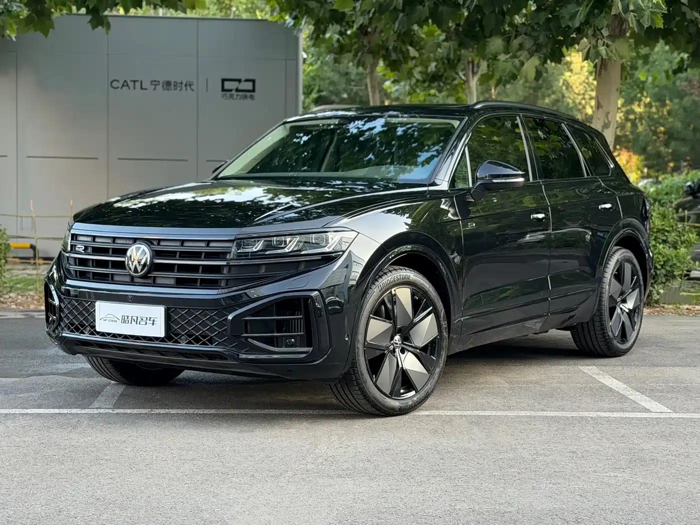 2026 Touareg 3.0TSI Edge Edition, Obsidian Black Sport Package — миниатюра 1