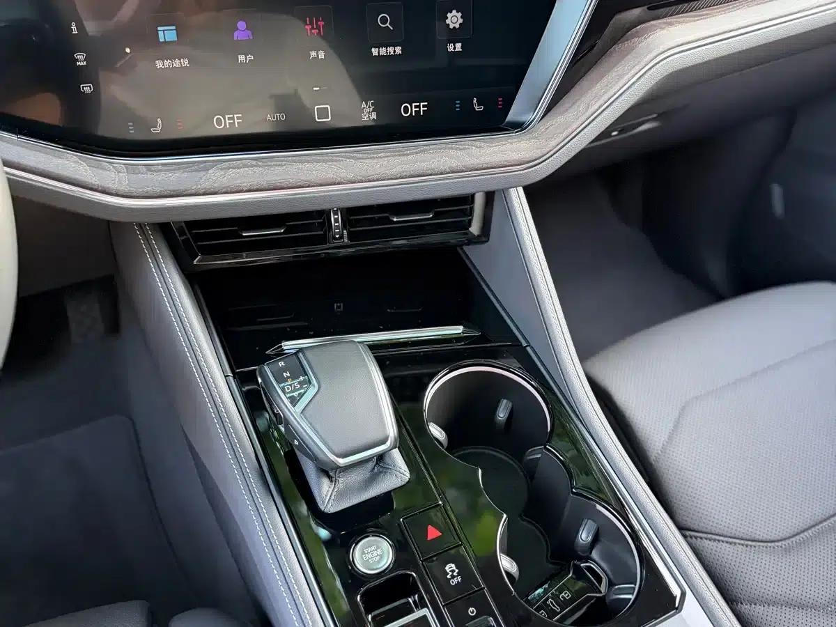 2026 Touareg 3.0TSI Edge Edition, Obsidian Black Sport Package — миниатюра 11