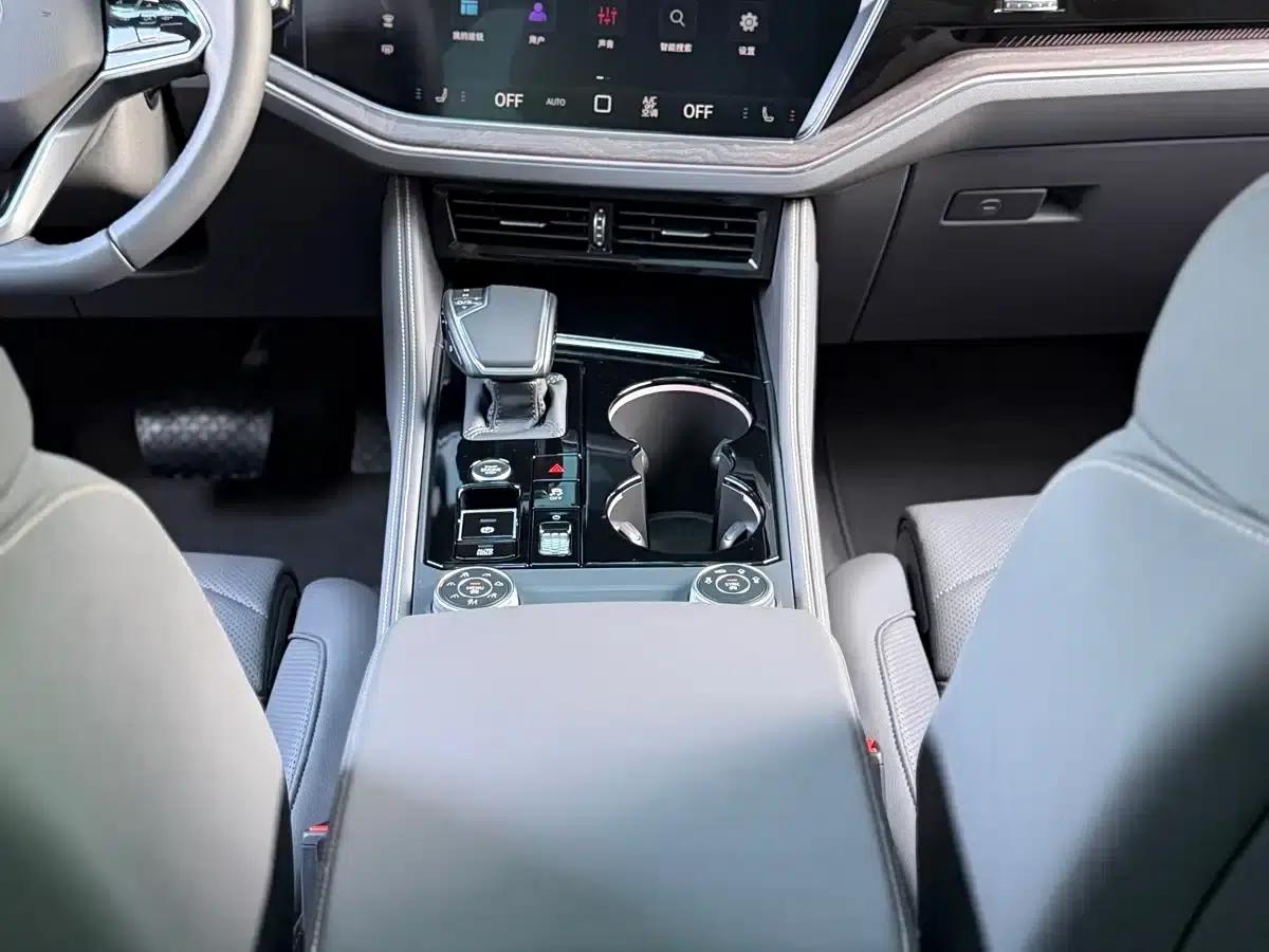 2026 Touareg 3.0TSI Edge Edition, Obsidian Black Sport Package — миниатюра 17