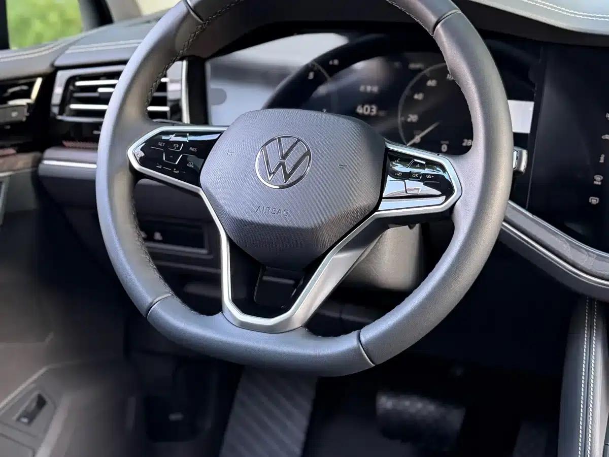 2026 Touareg 3.0TSI Edge Edition, Obsidian Black Sport Package — миниатюра 20